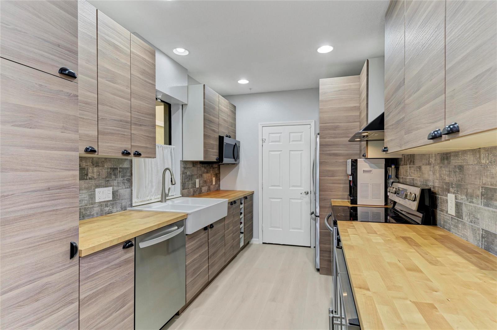 PALMA SOLA TRACE CONDO OR2185/736 - Residential