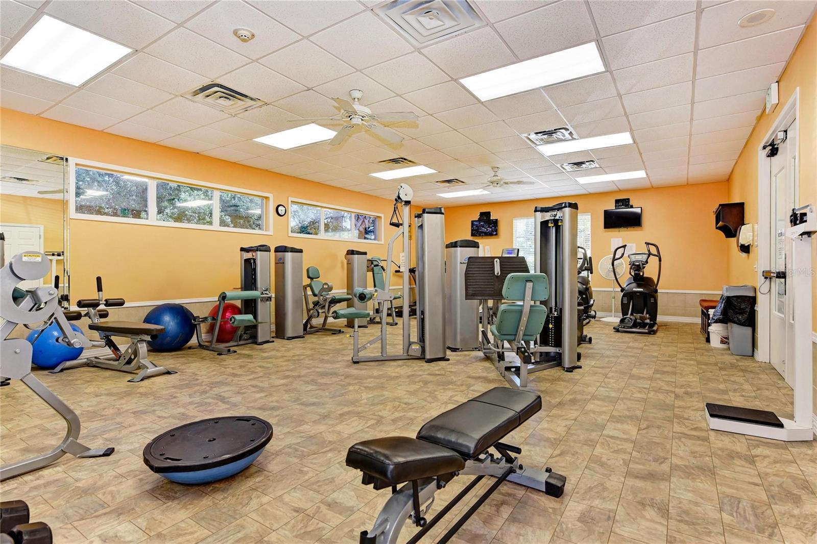 PALMA SOLA TRACE CONDO OR2185/736 - Residential