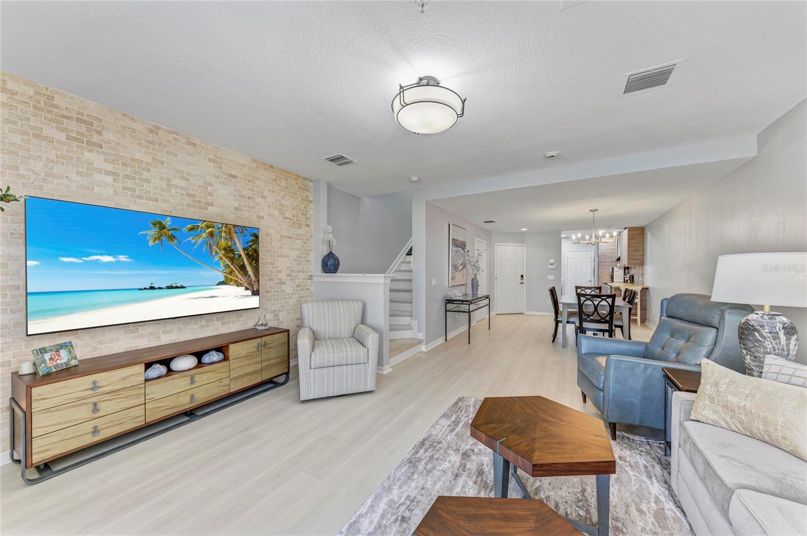 PALMA SOLA TRACE CONDO OR2185/736 - Residential