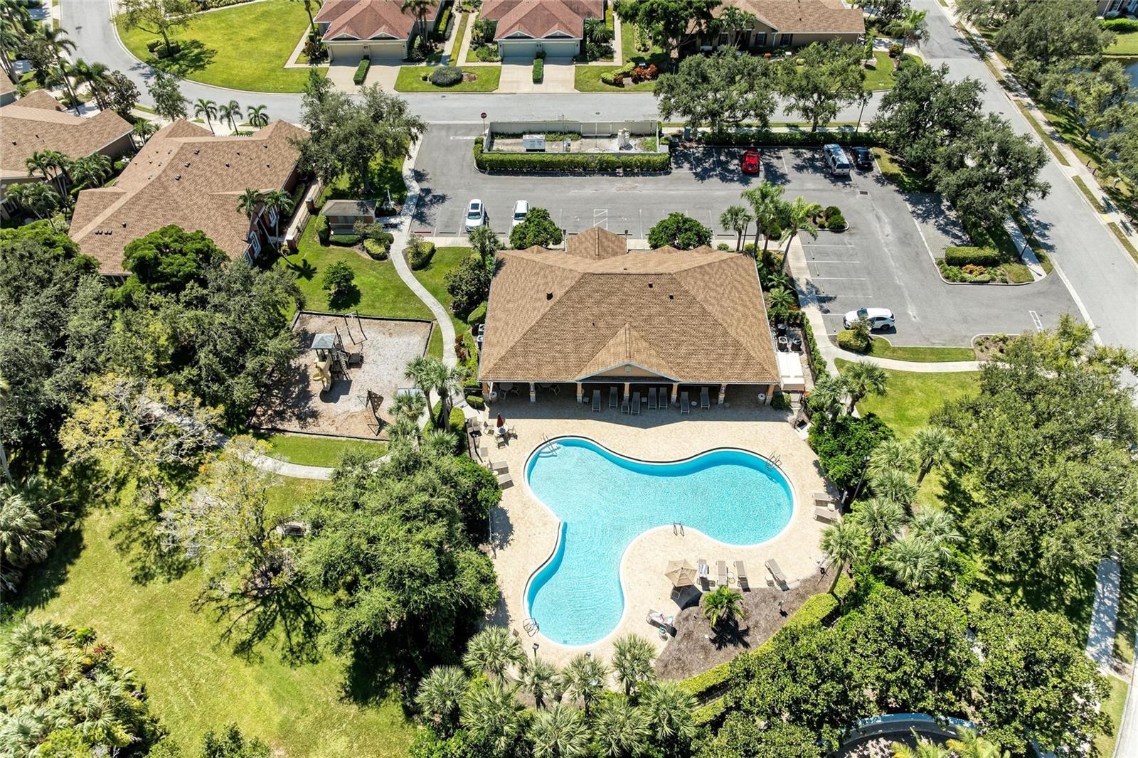 PALMA SOLA TRACE CONDO OR2185/736 - Residential