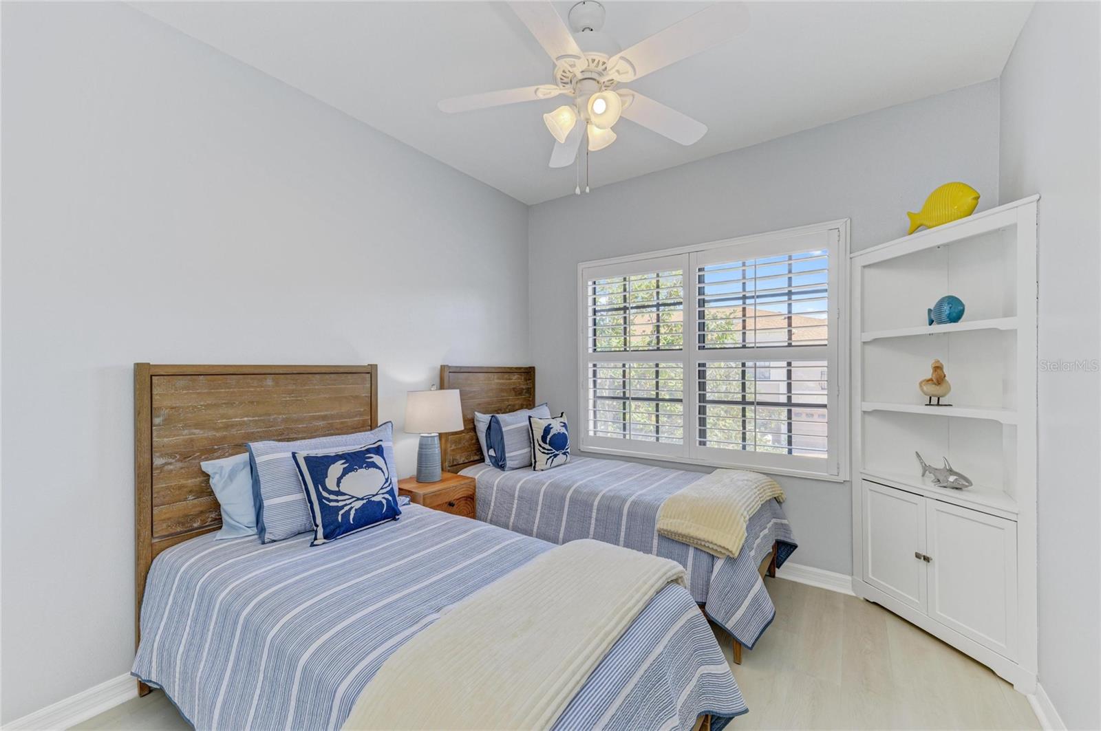 PALMA SOLA TRACE CONDO OR2185/736 - Residential