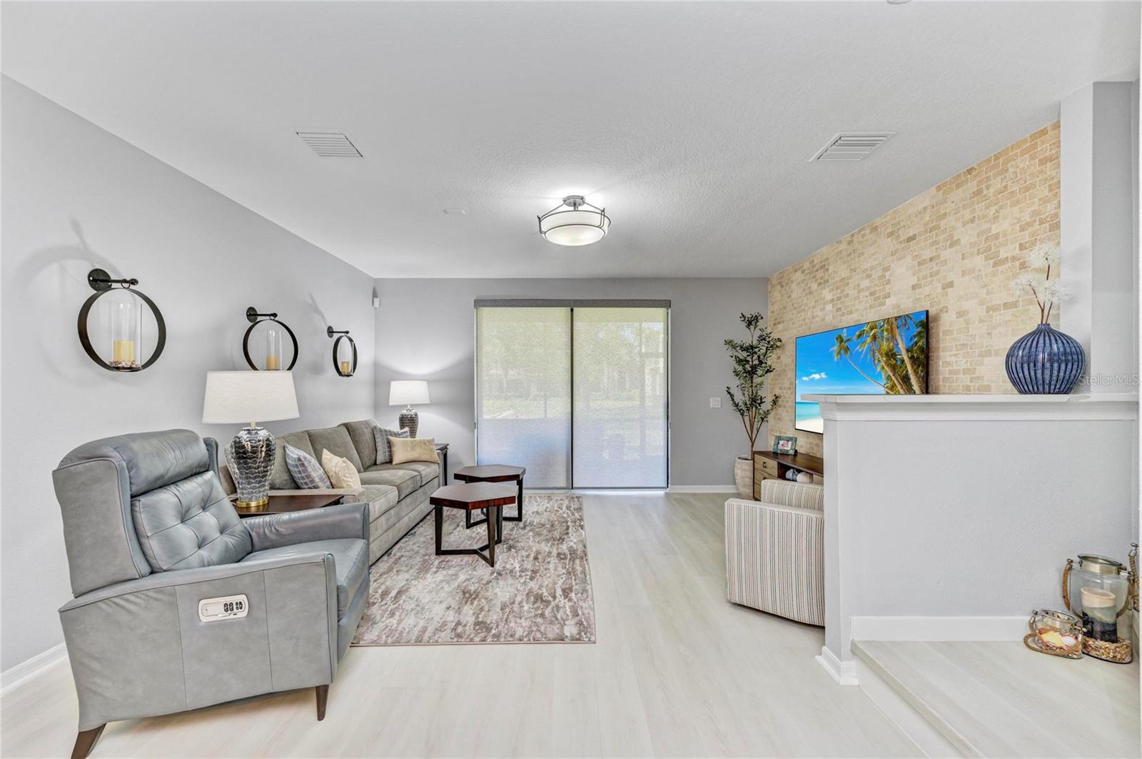 PALMA SOLA TRACE CONDO OR2185/736 - Residential