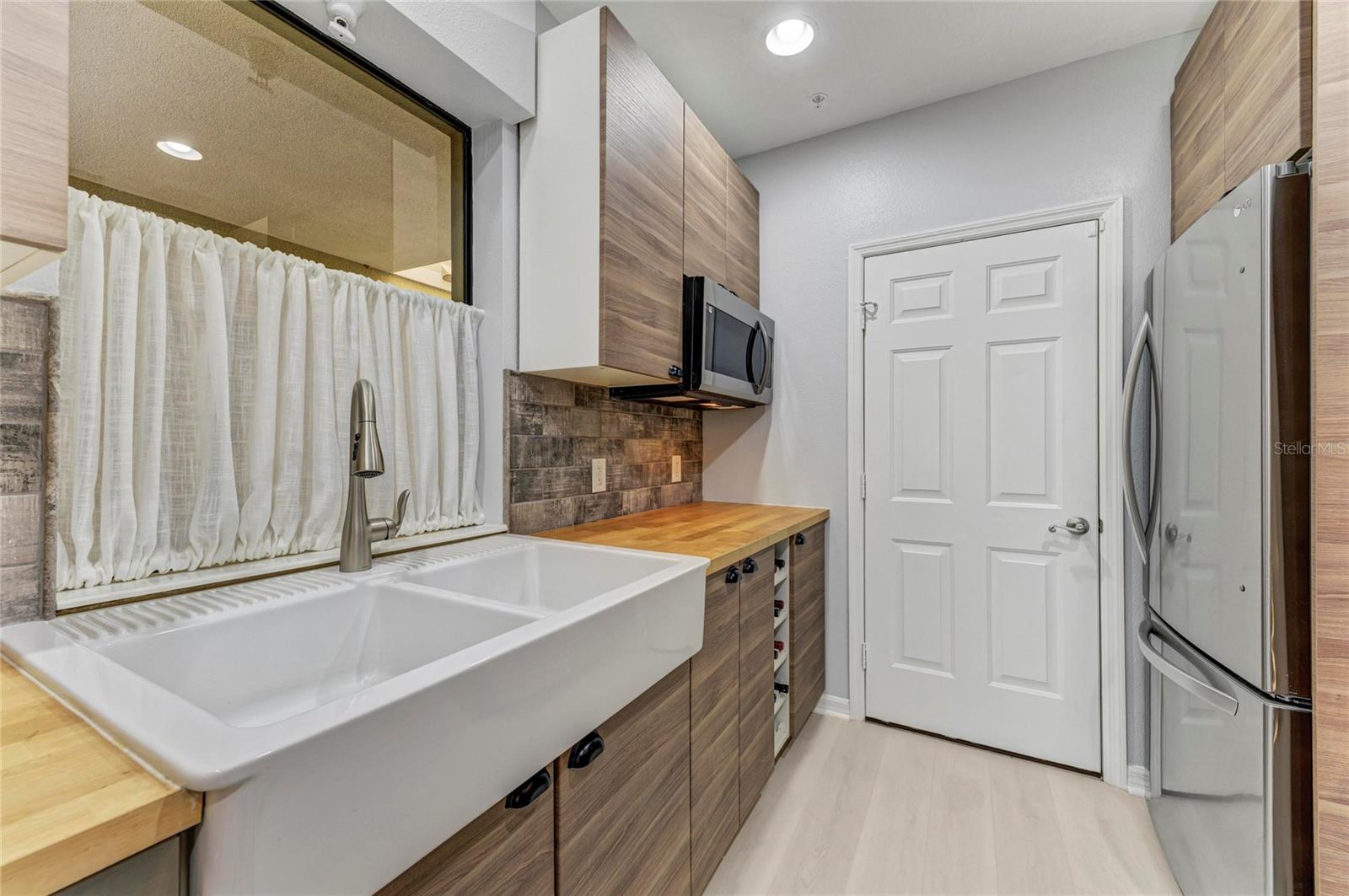 PALMA SOLA TRACE CONDO OR2185/736 - Residential