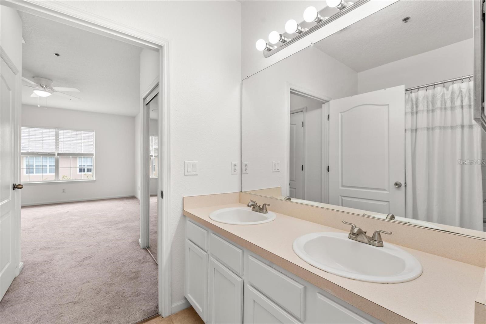 SUMMERGATE CONDO - Residential