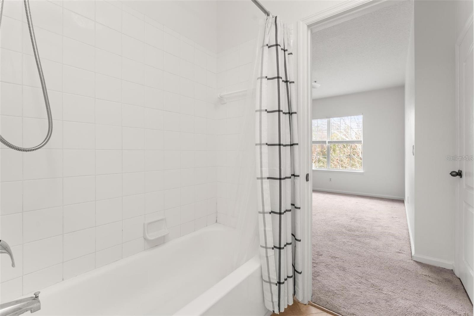 SUMMERGATE CONDO - Residential