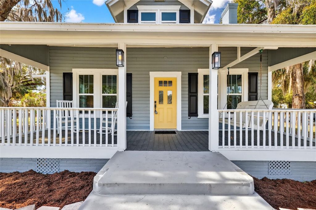 Photo of 92 S Trowell Avenue, Umatilla, FL 32784 (MLS # G5108468)