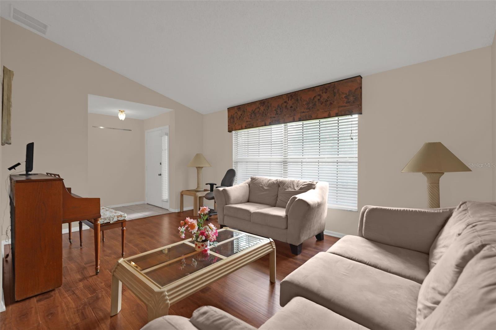 3044 CRESTED CIRCLE