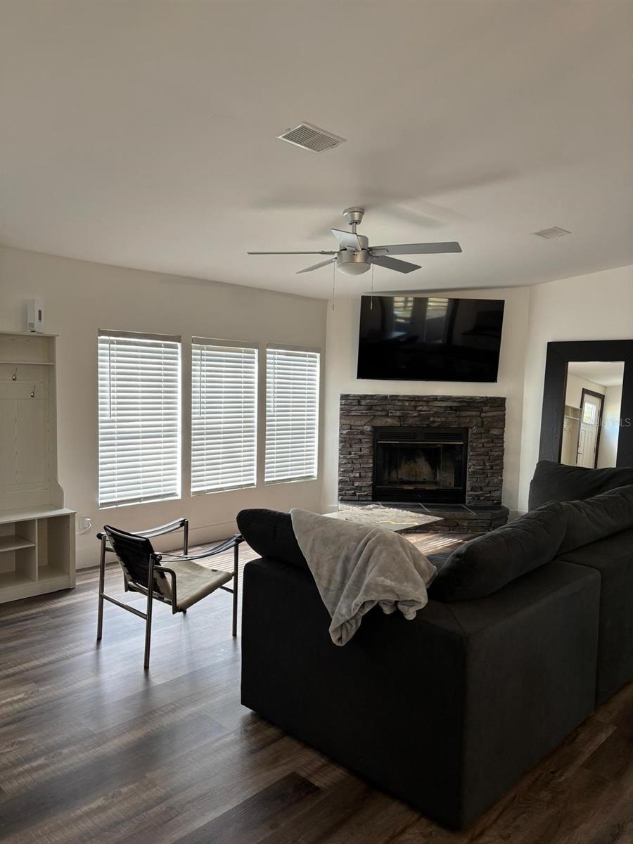 ROLLING PINES 02 - Residential