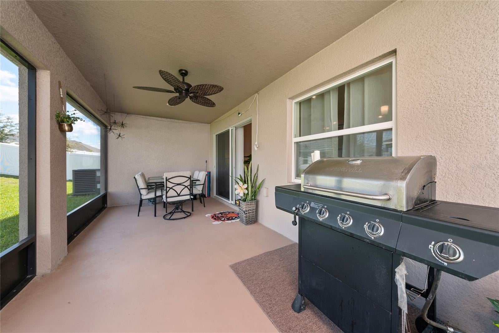 1563 EUCALYPTUS WAY