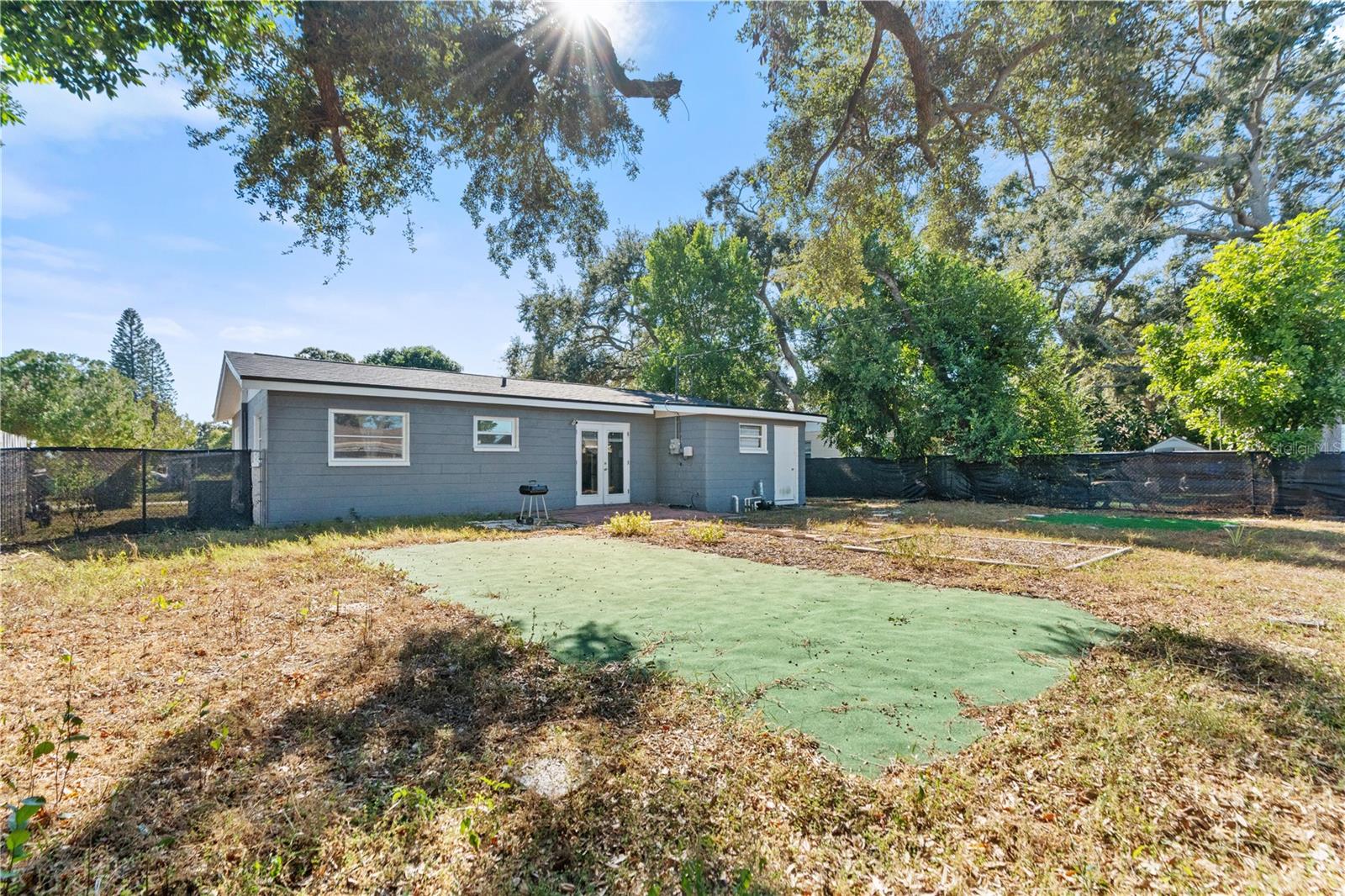 ORANGE MANOR - Residential