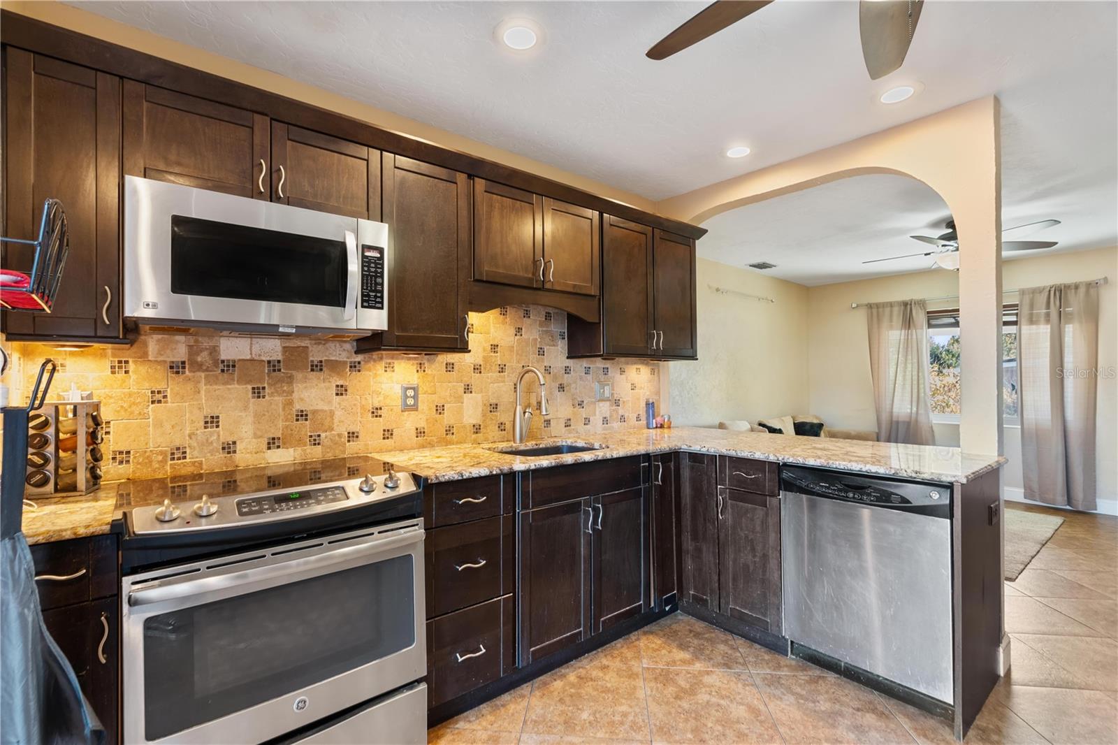 ORANGE MANOR - Residential