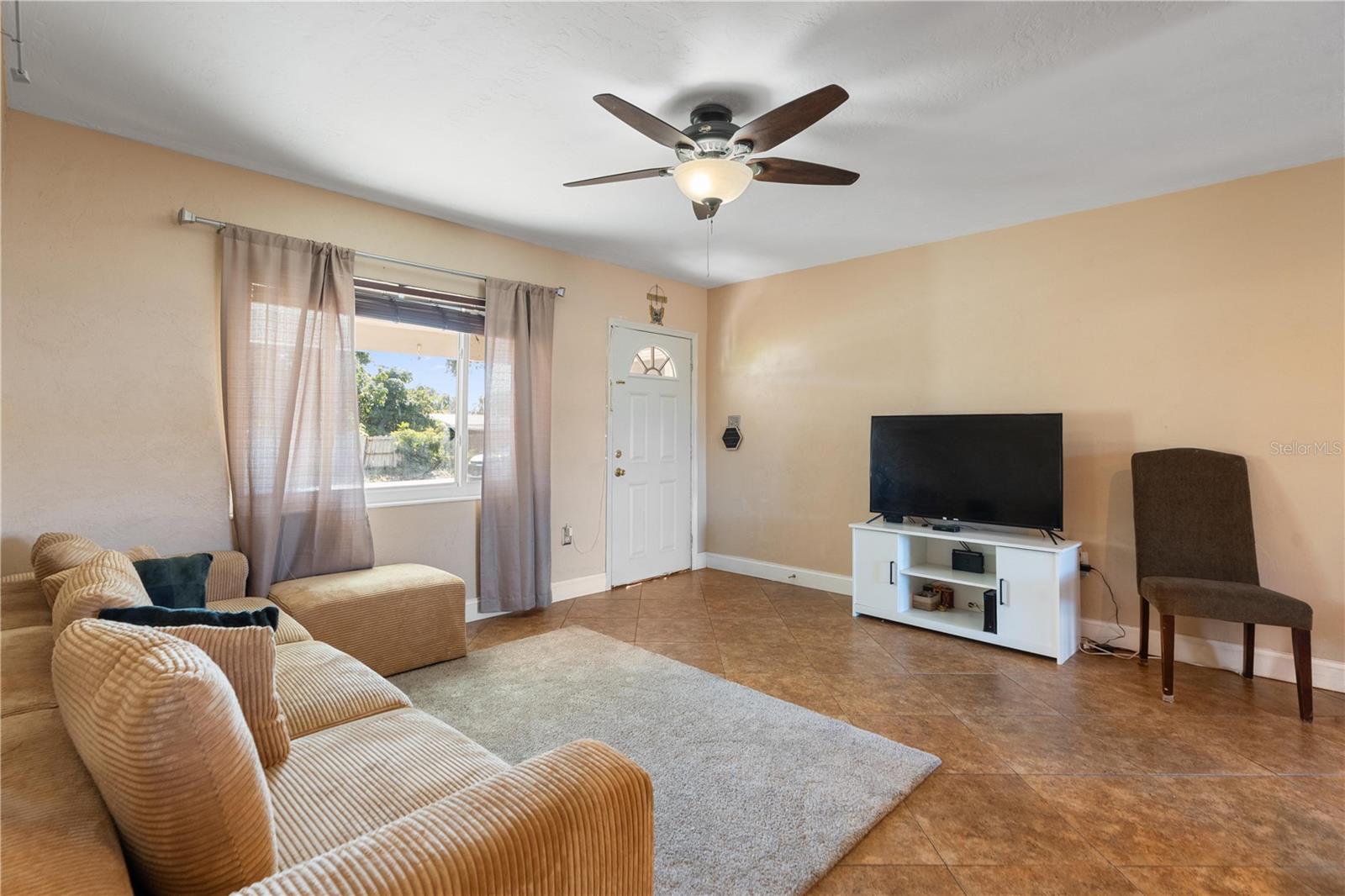 ORANGE MANOR - Residential