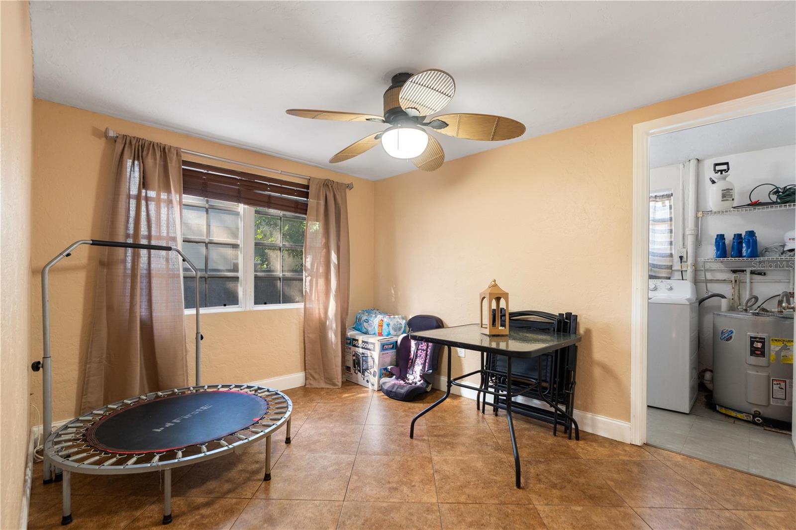 ORANGE MANOR - Residential