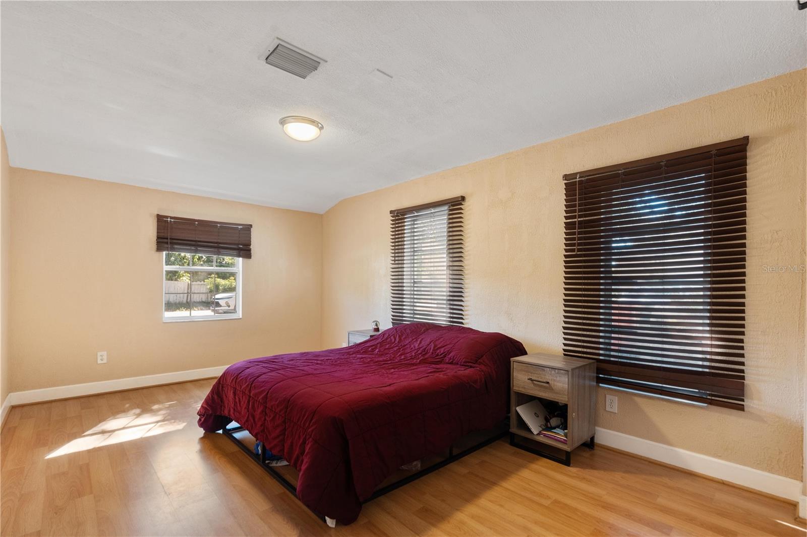 ORANGE MANOR - Residential