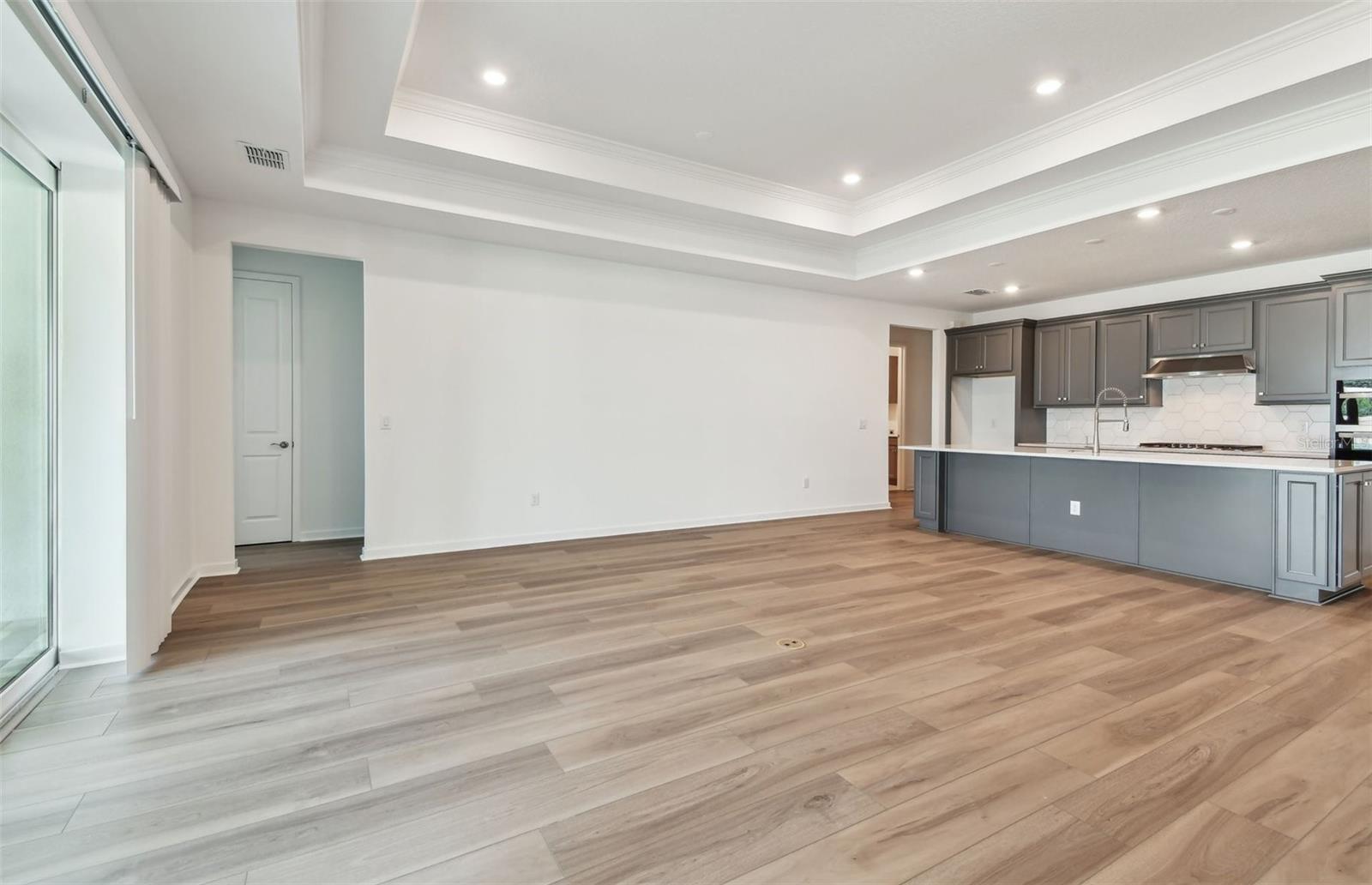 9827 AUTUMN RIDGE AVENUE