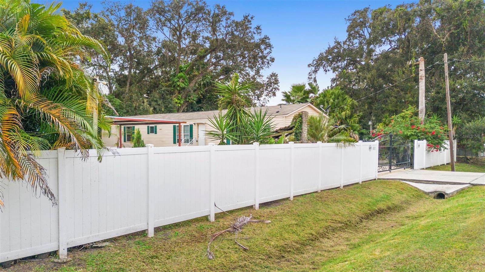 ROBINSON PINES - Residential