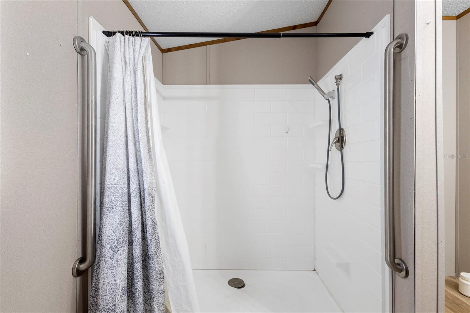 ROBINSON PINES - Residential