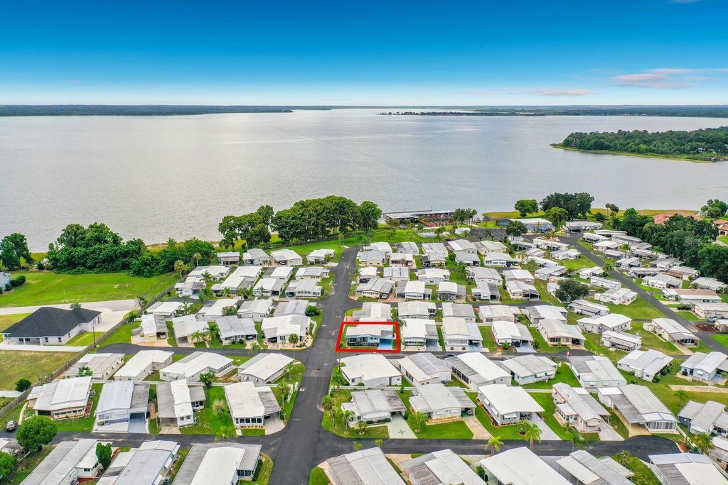 Photo of 176 Sunset Drive, Tavares, FL 32778 (MLS # G5115059)