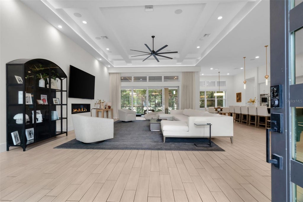 Photo of 5021 W Homer Avenue, Tampa, FL 33629 (MLS # TB8542569)
