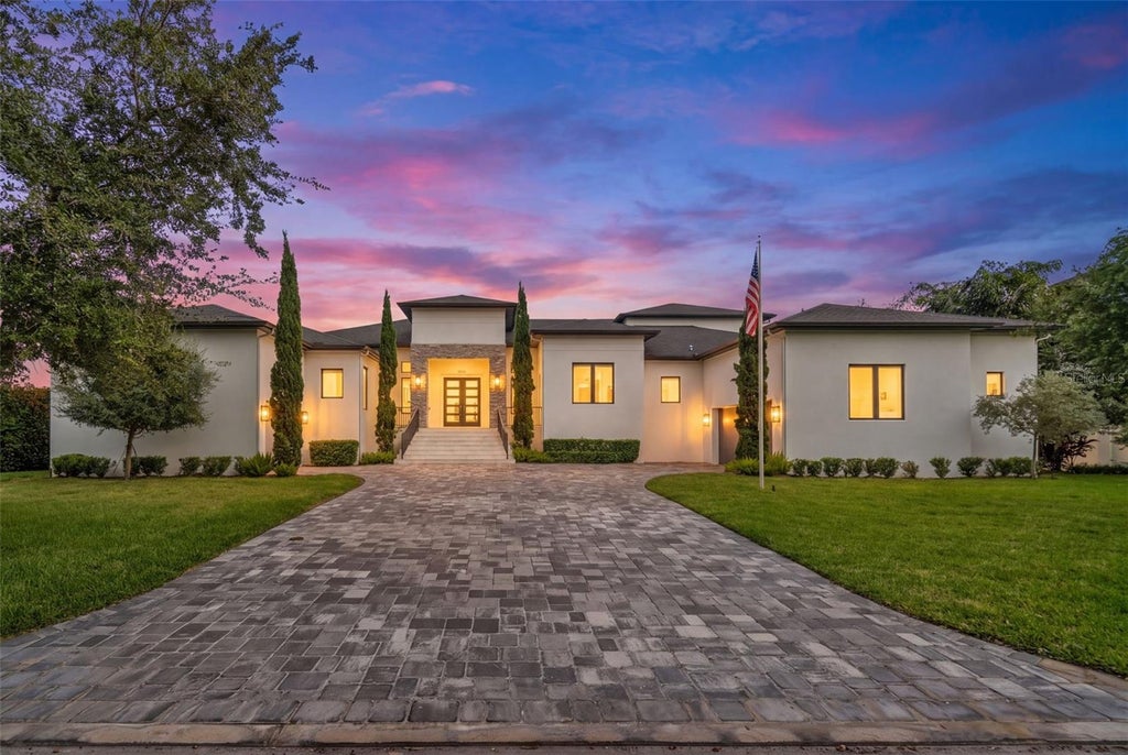 Photo of 5021 W Homer Avenue, Tampa, FL 33629 (MLS # TB8542569)