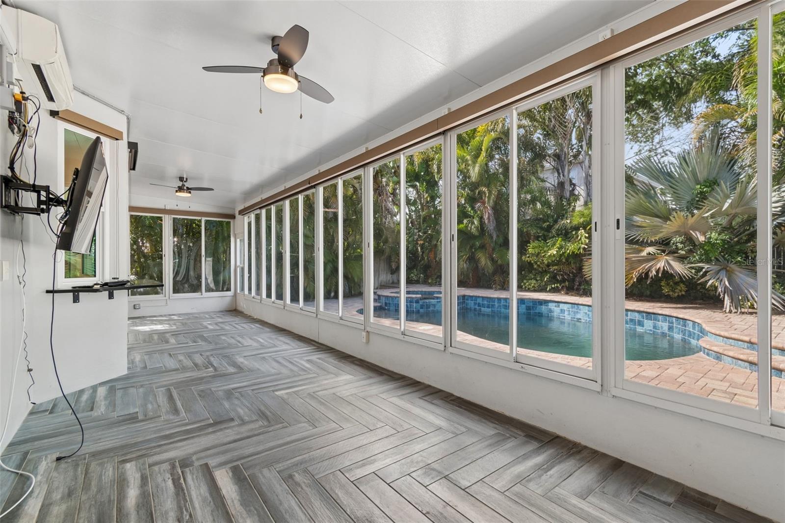 GRASSY POINTE - PH 1 - Residential