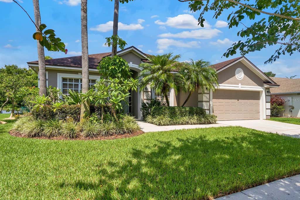 Photo of 13903 Bluewater Circle, Orlando, FL 32828 (MLS # R4911354)