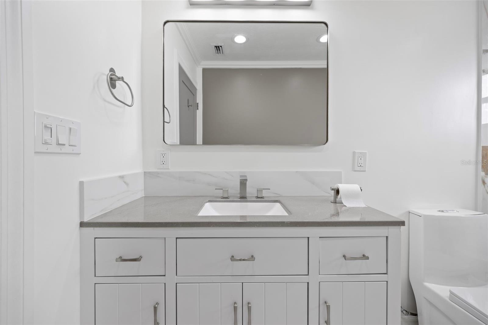 SHORE ACRES EDGEWATER SEC - Residential Lease