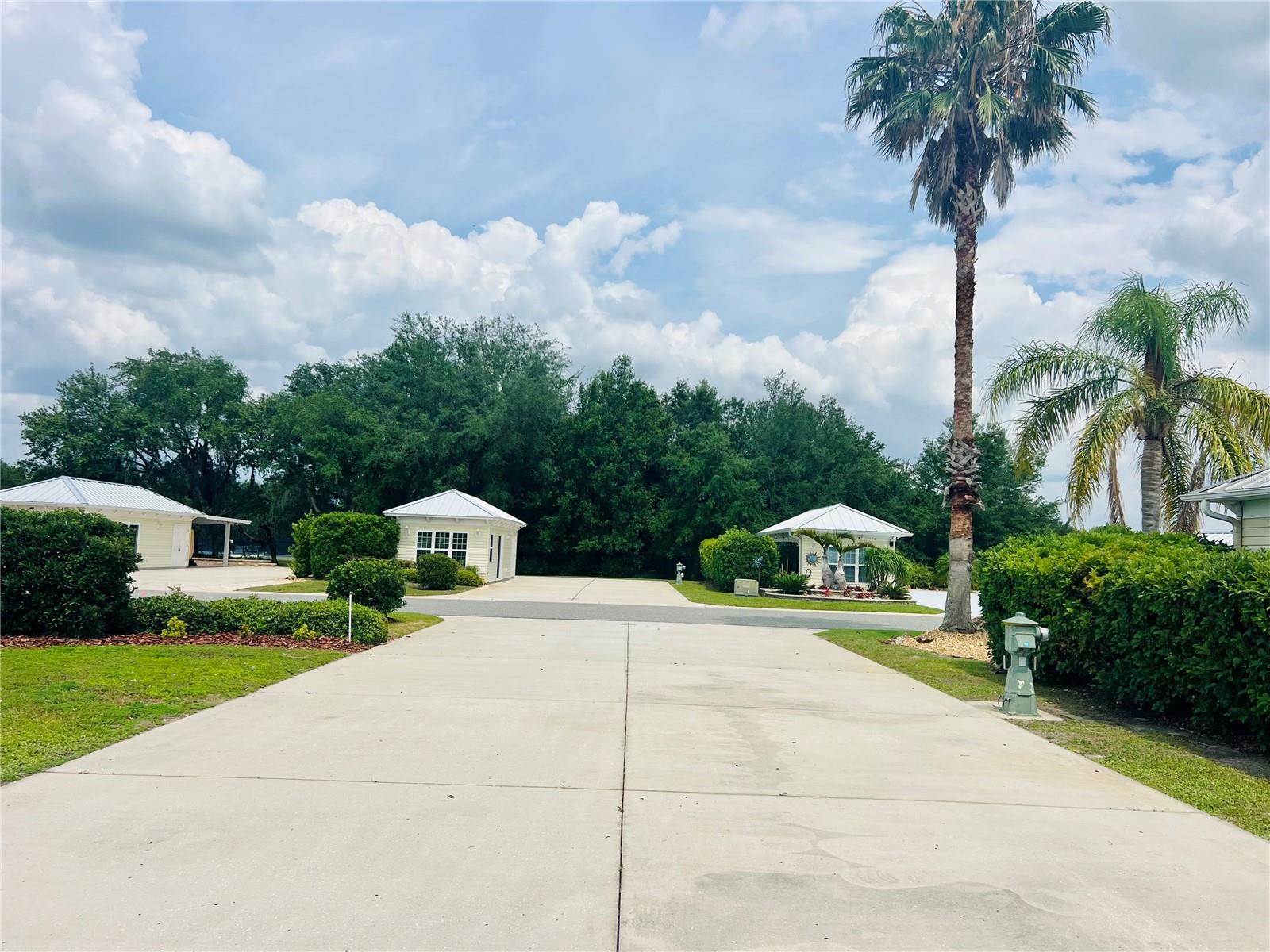 FLORIDA GRANDE MOTOR COACH RESIDENCE - Land