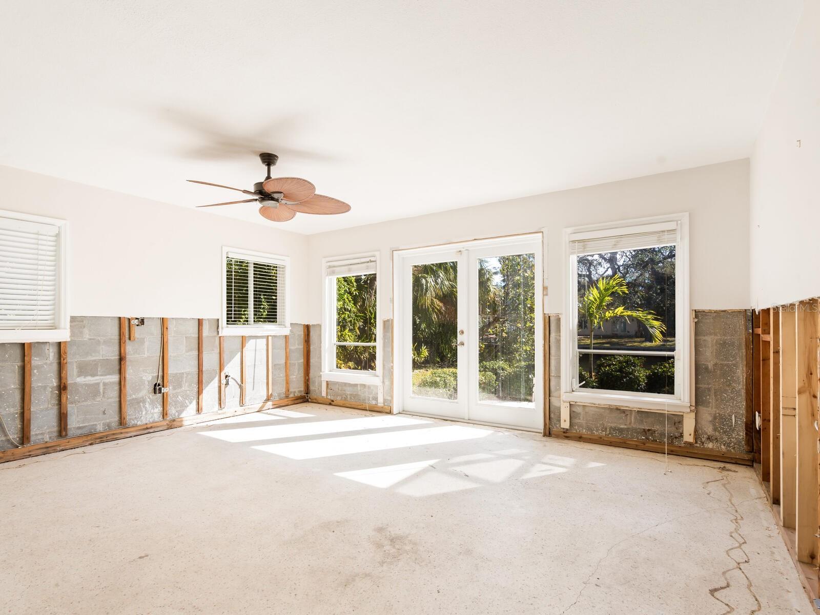 ROYAL PALM HARBOR - Land