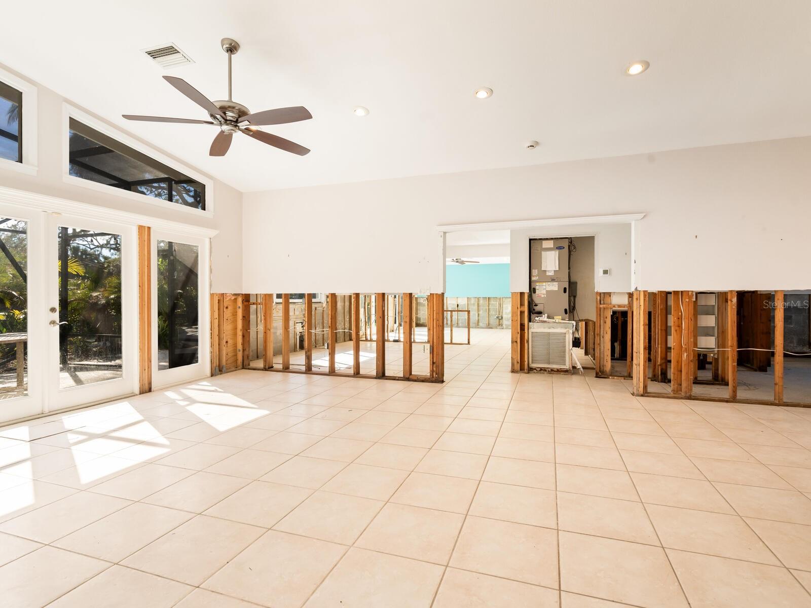 ROYAL PALM HARBOR - Land