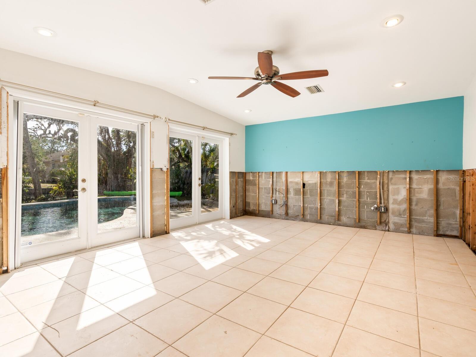 ROYAL PALM HARBOR - Land