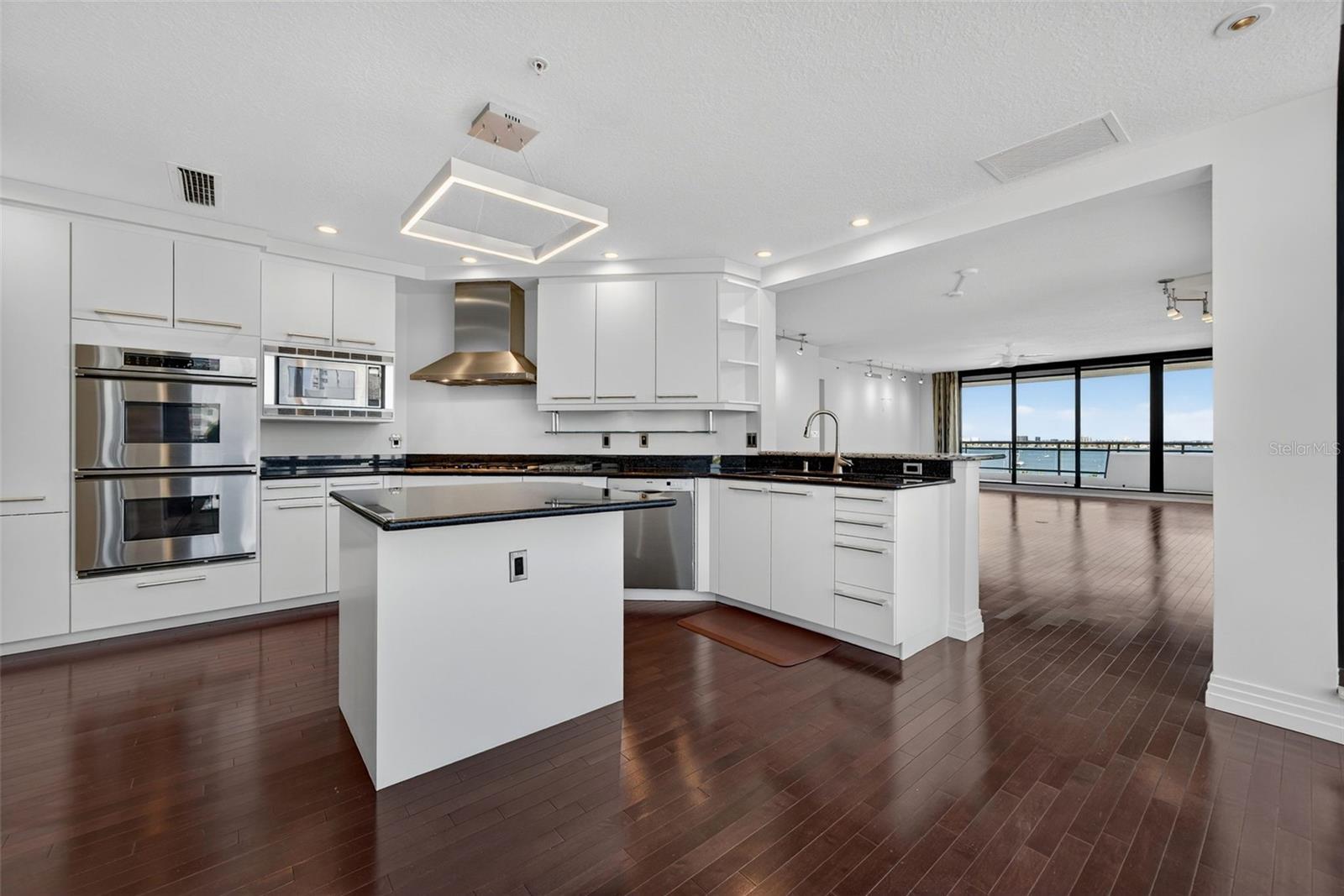 THE SAVOY ON PALM - Residential