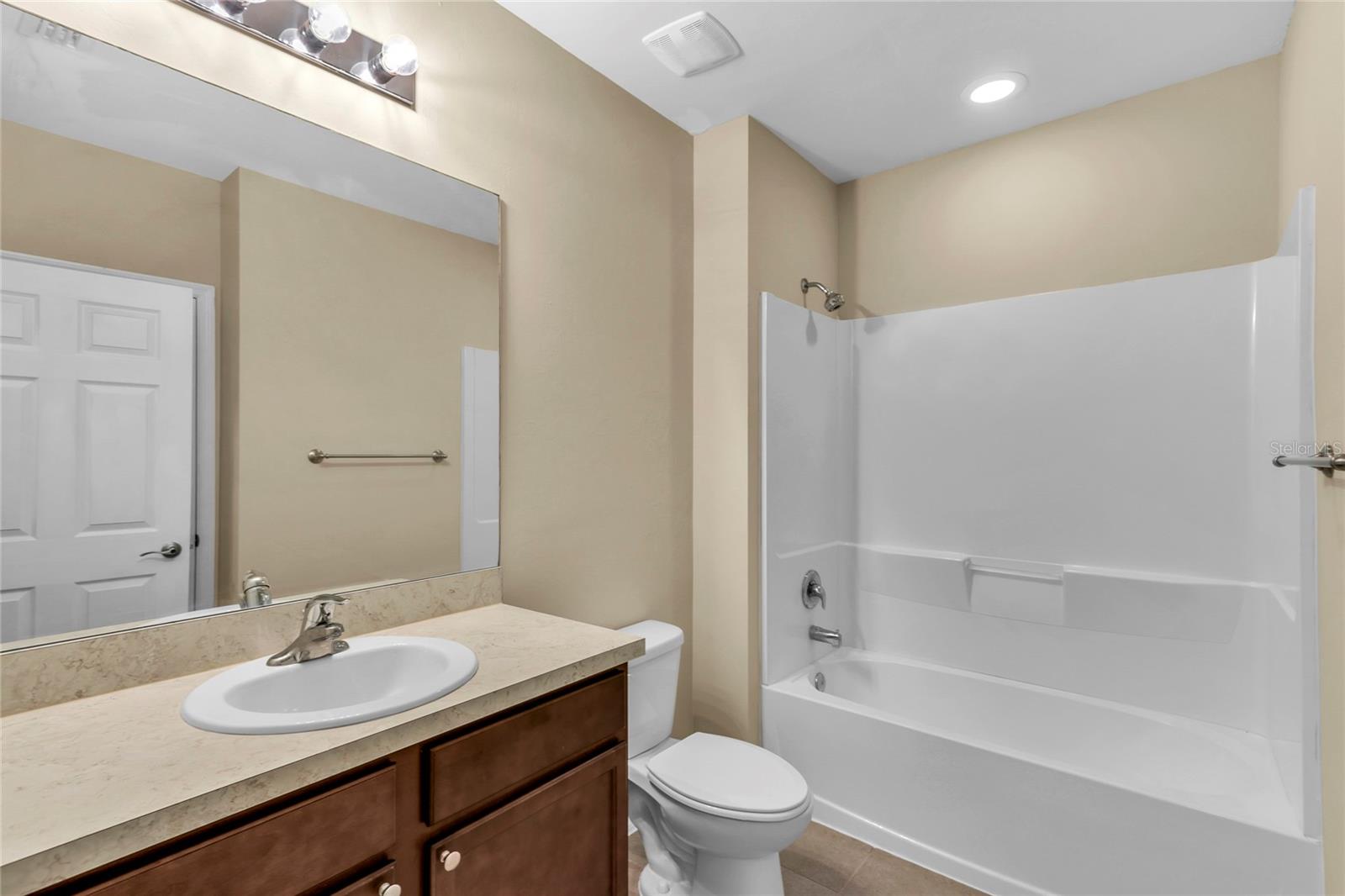 TOWN LAKES PH 4 - Residential Lease