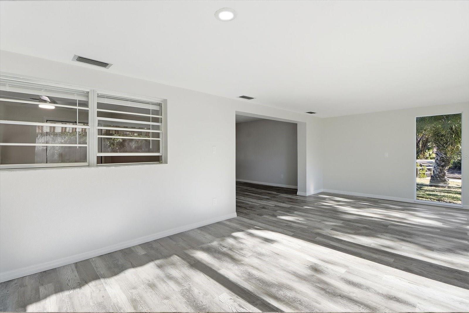 THE BAY VILLAS - Residential