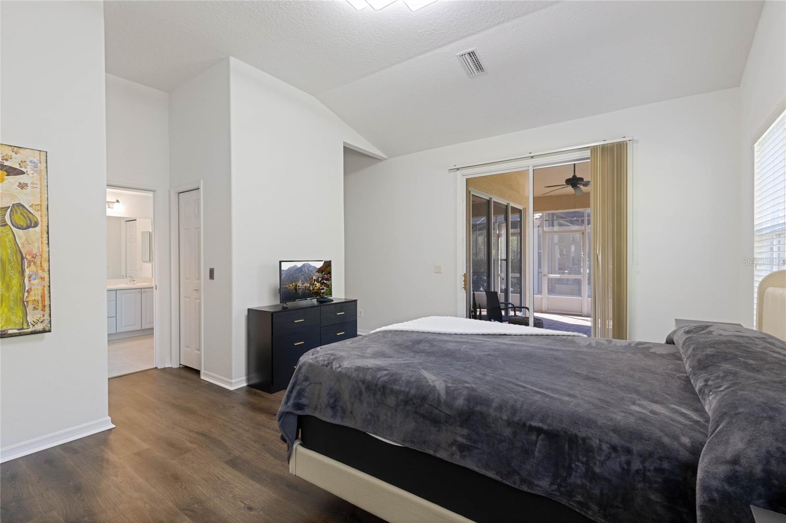 LAKEVIEW VILLAS - Residential