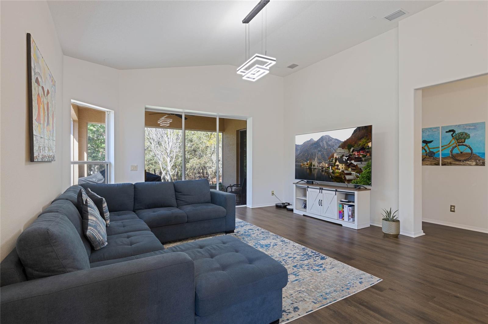 LAKEVIEW VILLAS - Residential