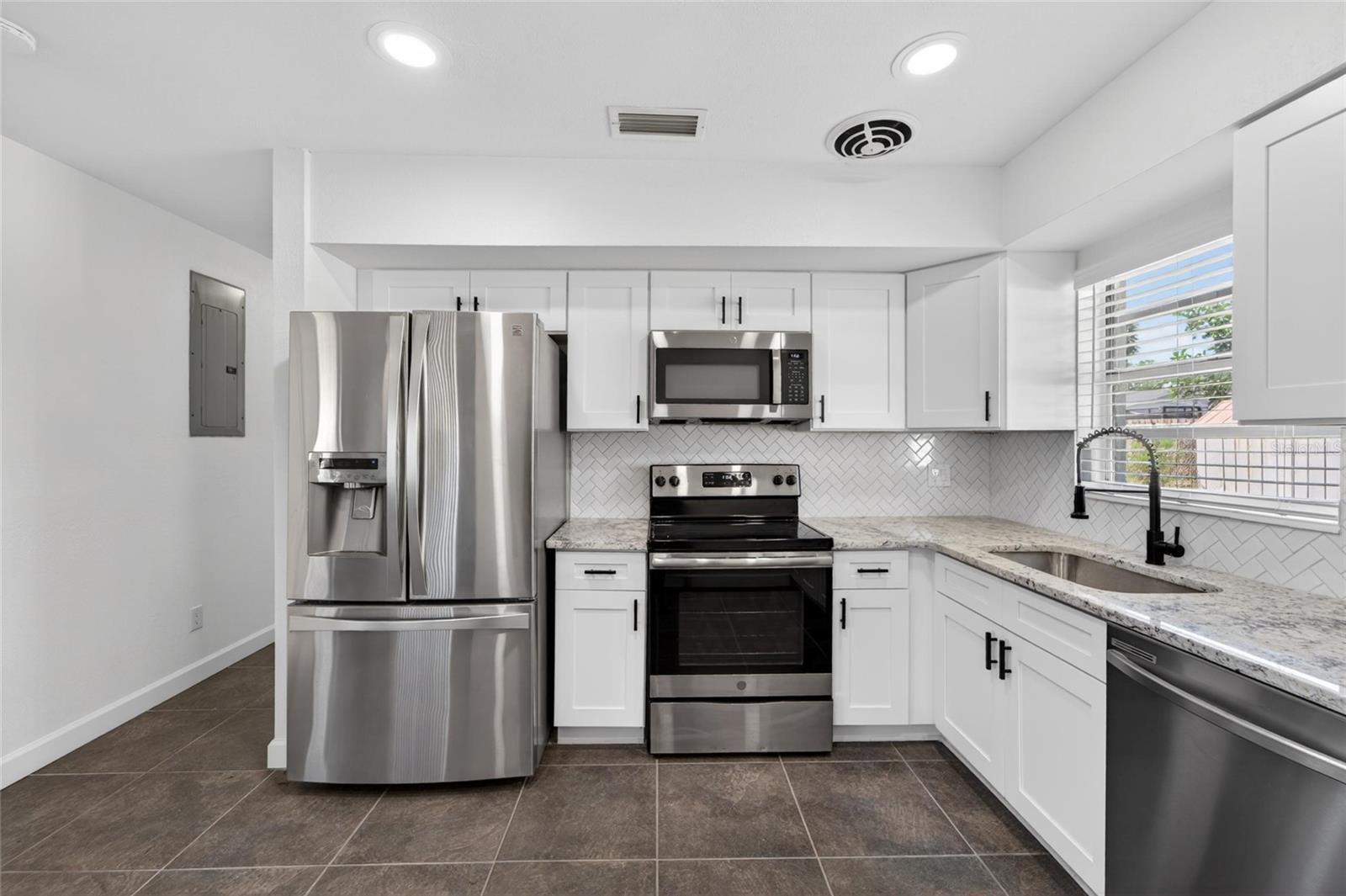 OLDSMAR COUNTRY CLUB ESTATES SEC 3 - Residential