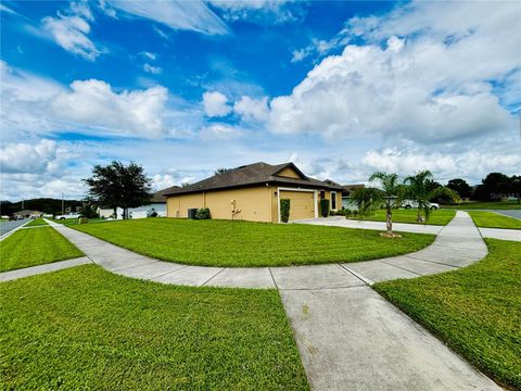 A home in TAVARES