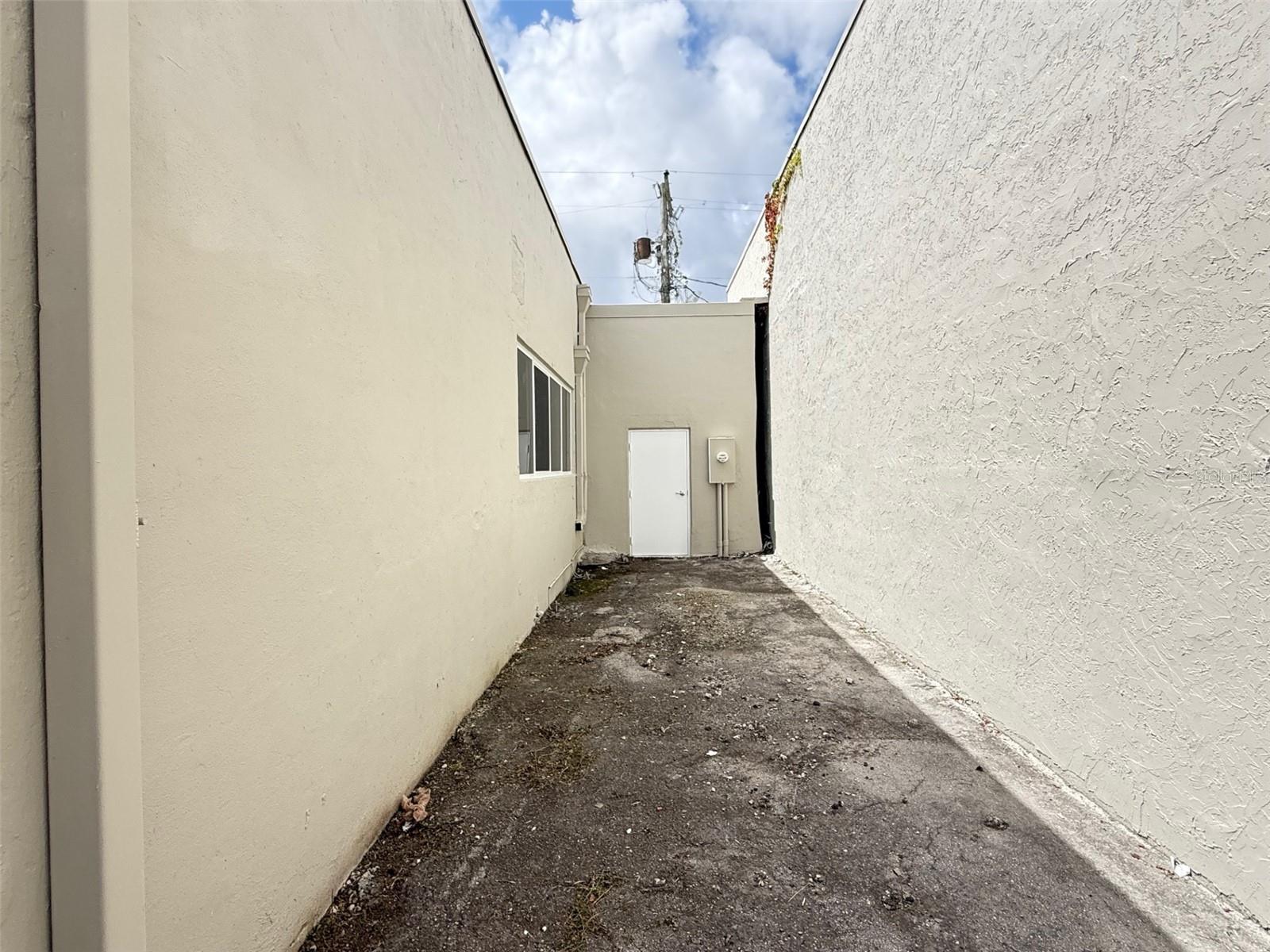 BARDOL - Commercial Sale