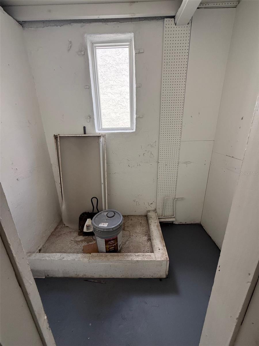 BARDOL - Commercial Sale