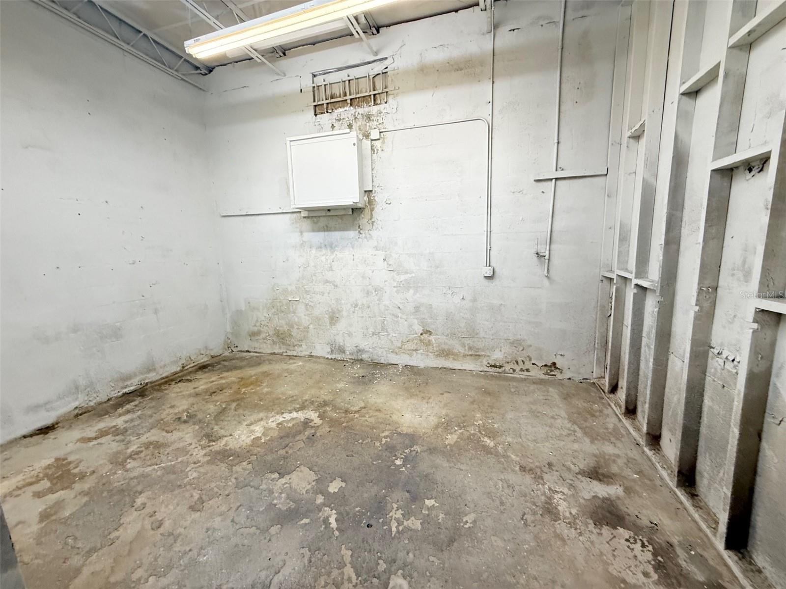 BARDOL - Commercial Sale