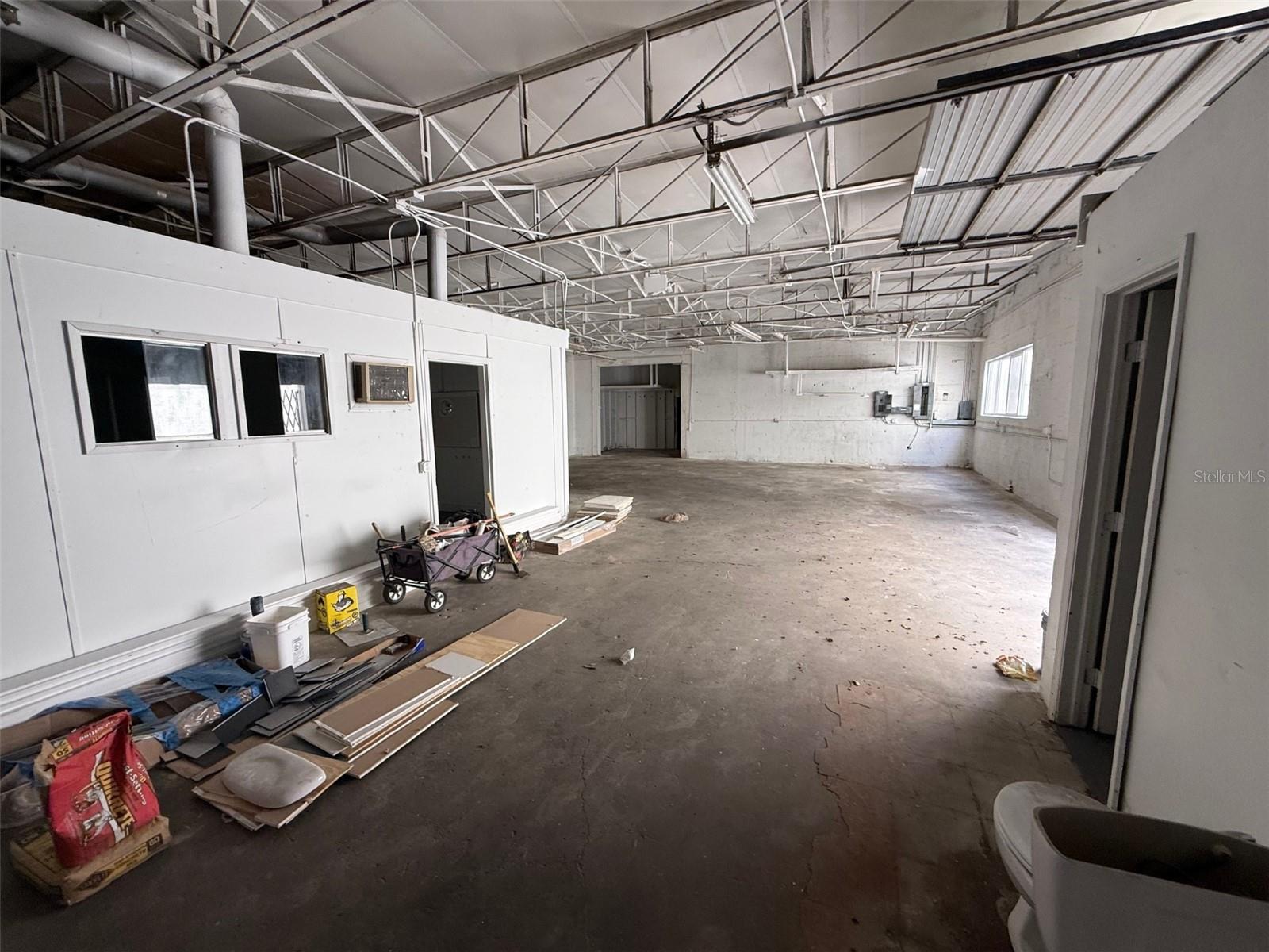 BARDOL - Commercial Sale