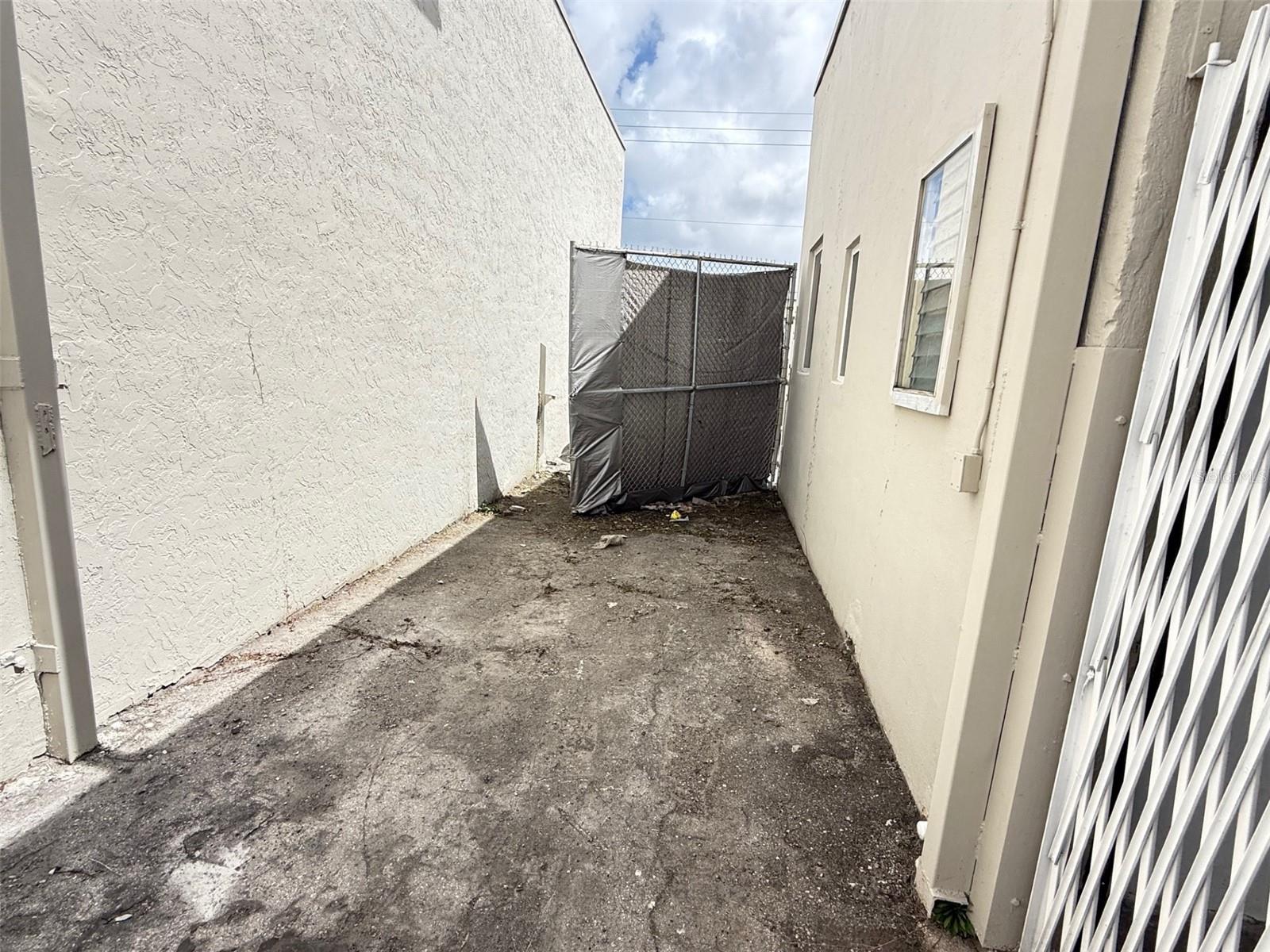 BARDOL - Commercial Sale