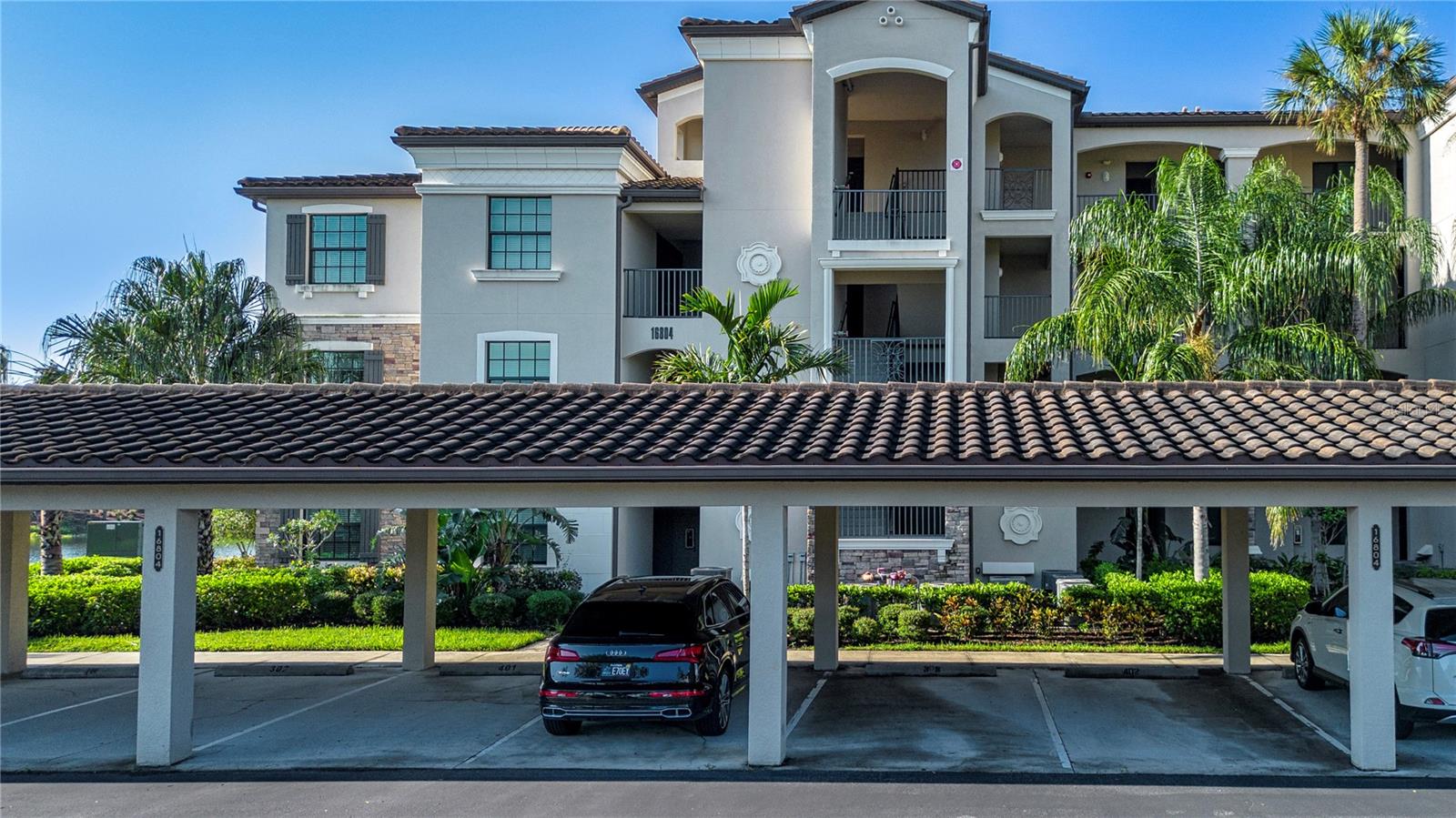 Welcome to this beautifully designed 2-bedroom, office, and 2-bathroom end-unit condo located in the highly sought-after Lakewood National Golf Club community in Lakewood Ranch. This residence has a beautiful view of the golf course that is easy to enjoy inside or out.
Step inside to find a bright, open-concept floor plan featuring a modern kitchen with granite countertops, stainless steel appliances, and a breakfast bar that seamlessly flows into the dining and living areas. The spacious owner’s suite includes a large walk-in closet and a private en-suite bath with dual sinks and walk-in shower. A private guest bedroom and full bath provide comfort and privacy for family or visitors.
Enjoy your morning coffee or evening wine from the screened-in lanai, where you’ll appreciate the peaceful golf course. lake, preserve views and stunning Florida sunsets. Additional features include fresh paint and carpet, in-unit laundry, ample storage, and assigned covered parking.
Amenities Galore. A MUST SEE!