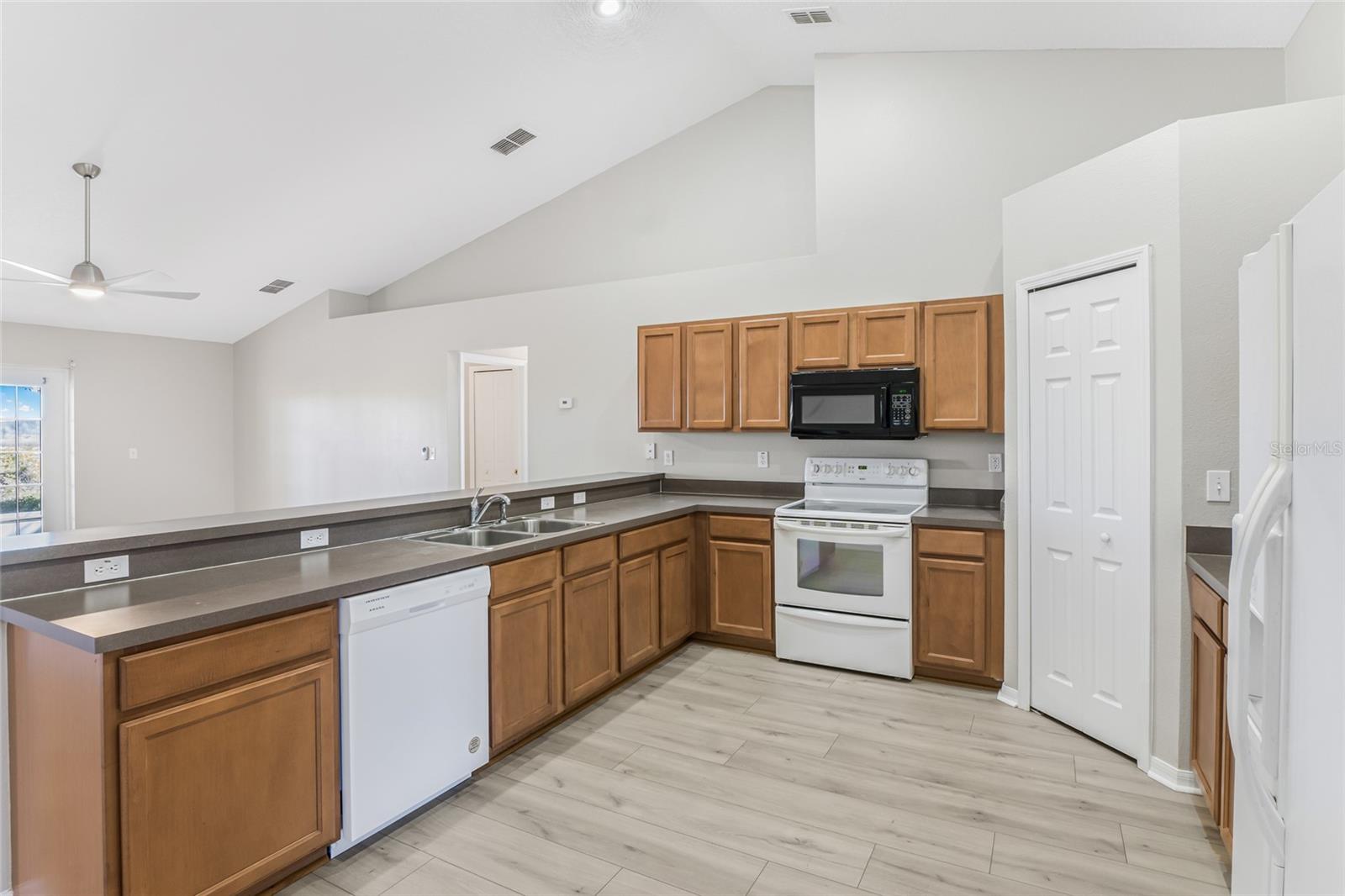 LEXINGTON ESTATES - Residential