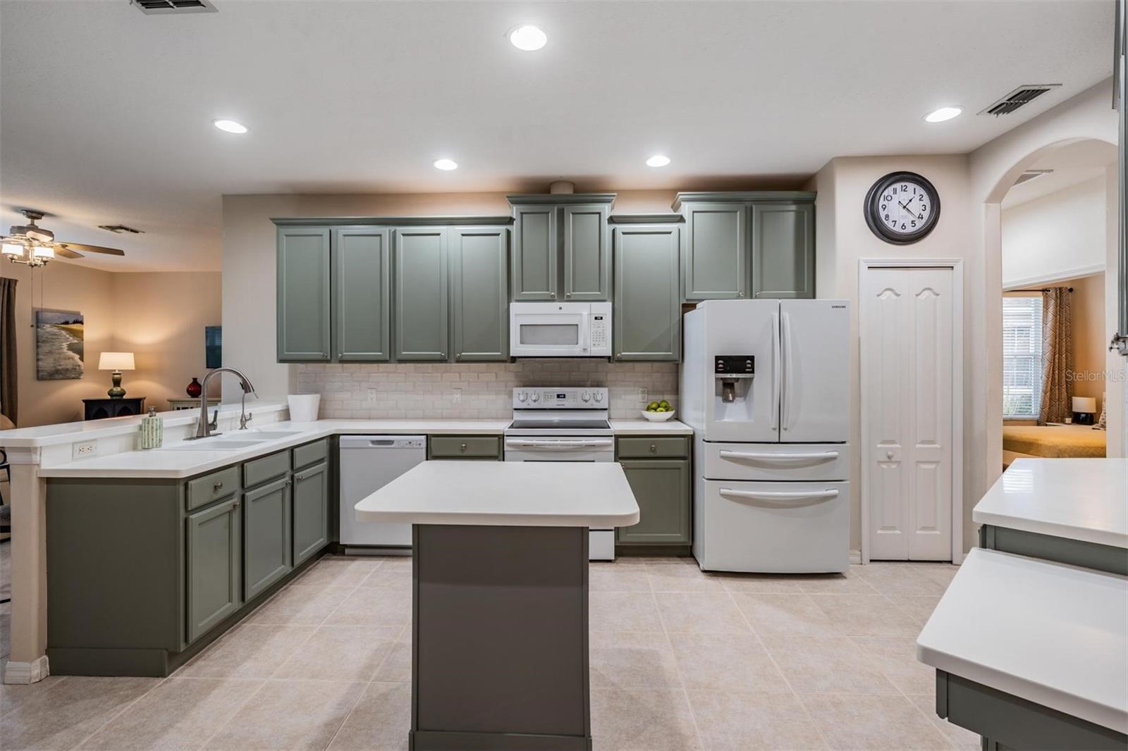 1624 LAKESTONE DRIVE