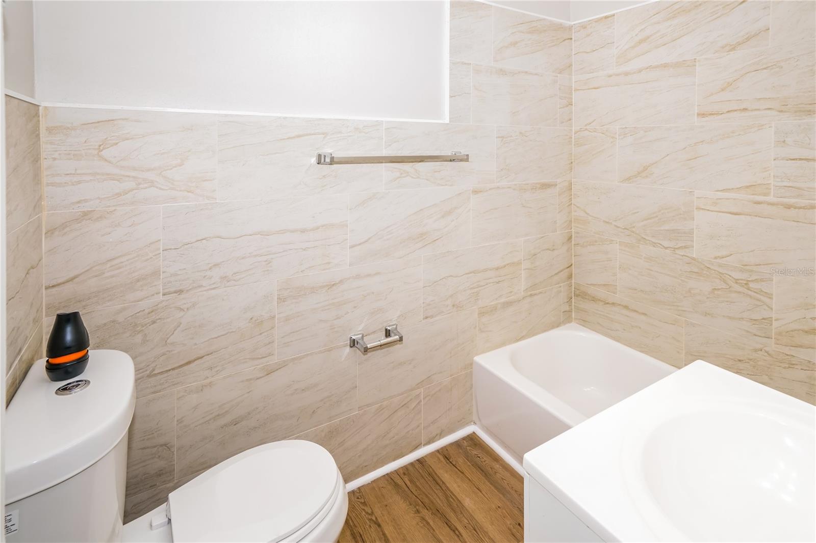 HIGHLAND HILLS - Residential Lease