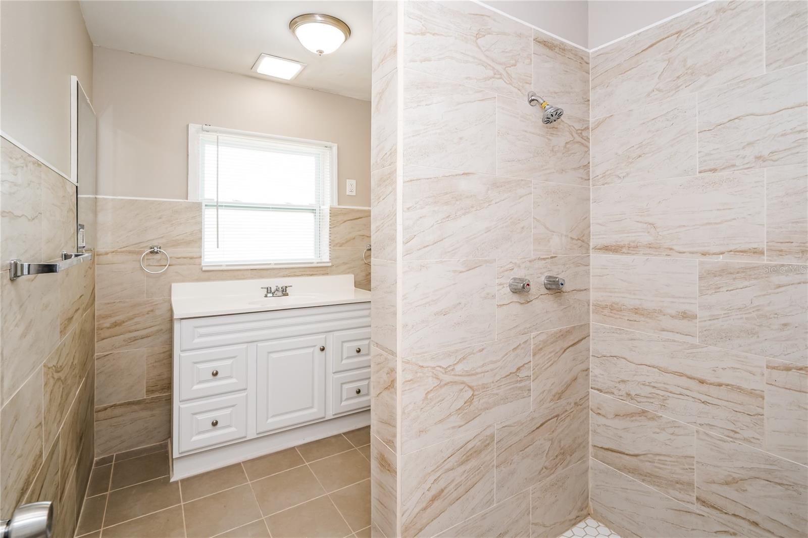 HIGHLAND HILLS - Residential Lease