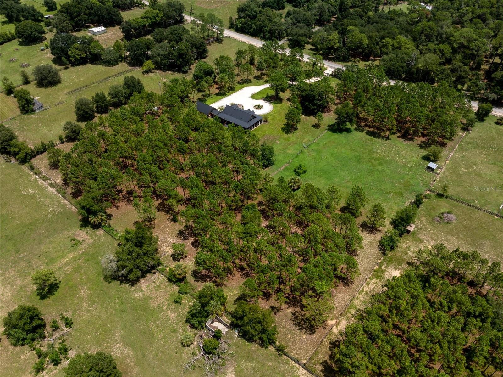 5208 EFFIE DRIVE