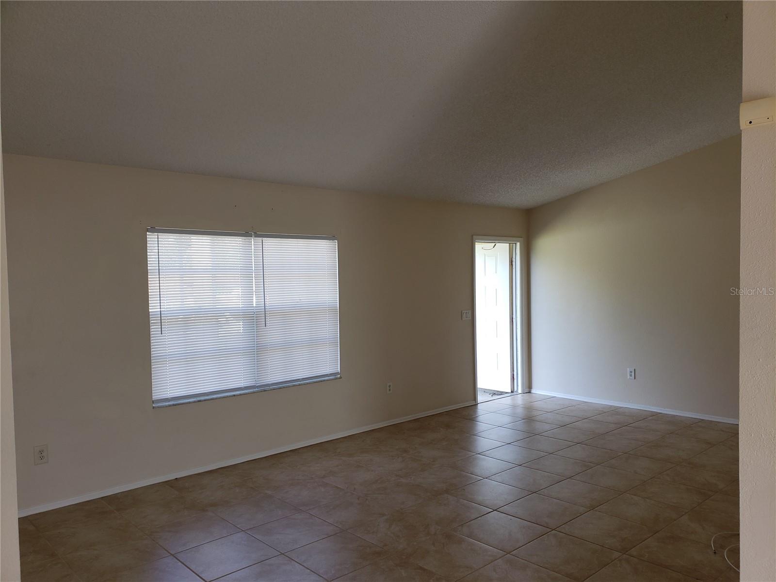 SILVER SPGS SHORES UN 28 - Residential Lease